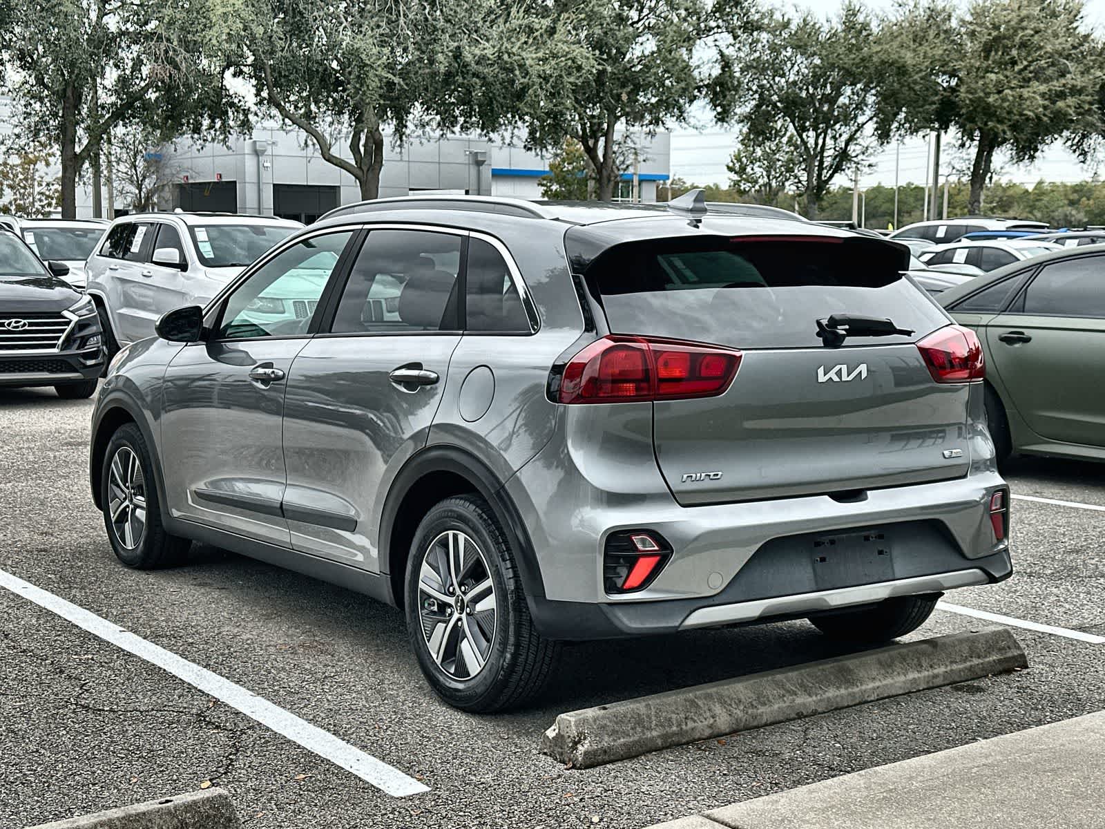 Thumbnail: 2022 Kia Niro - 4