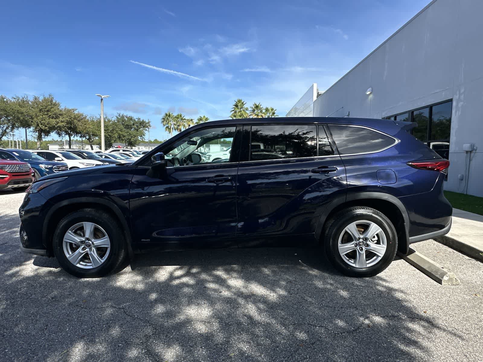 Thumbnail: 2022 Toyota Highlander - 3