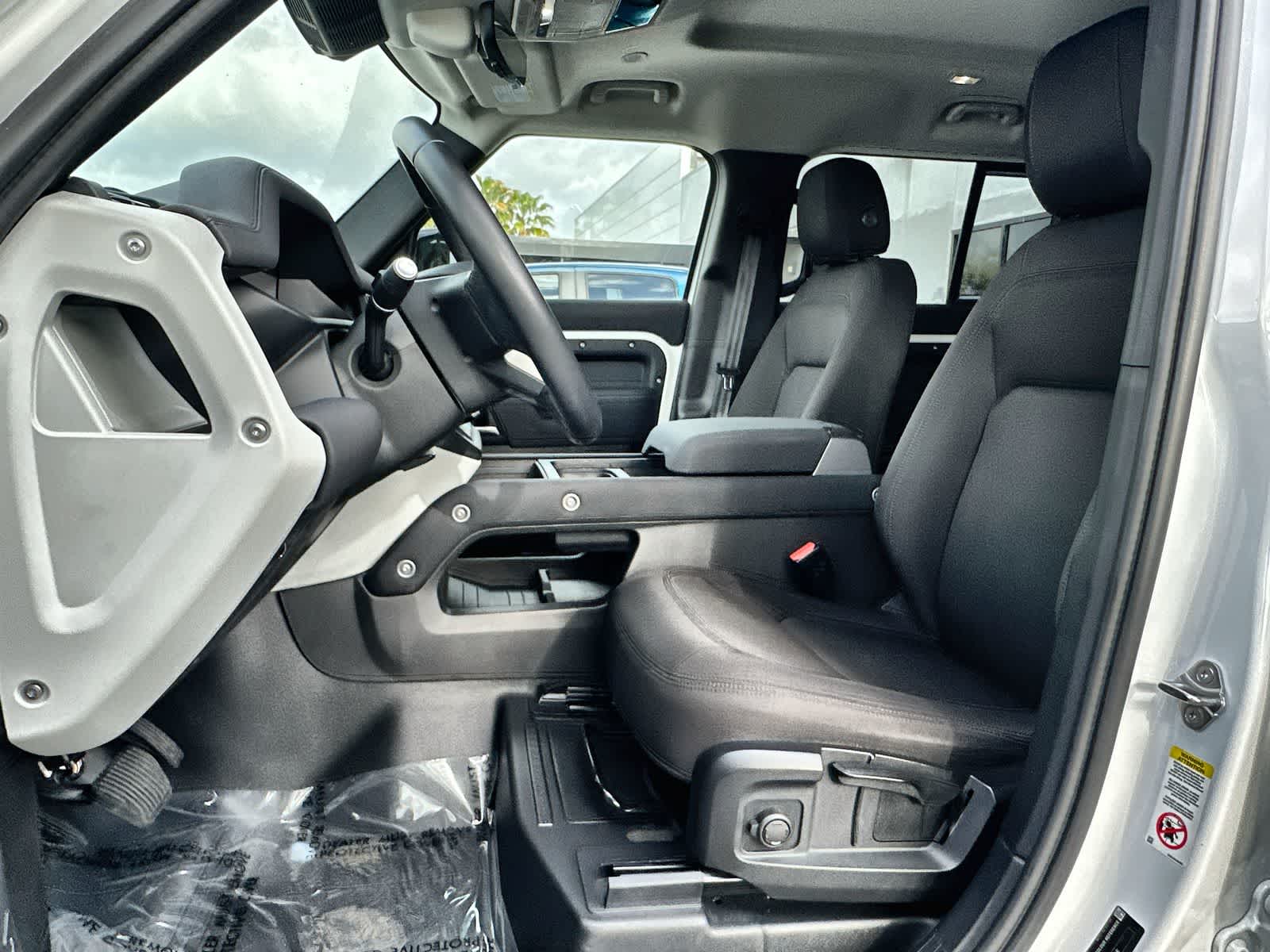 Thumbnail: 2023 Land Rover Defender - 3