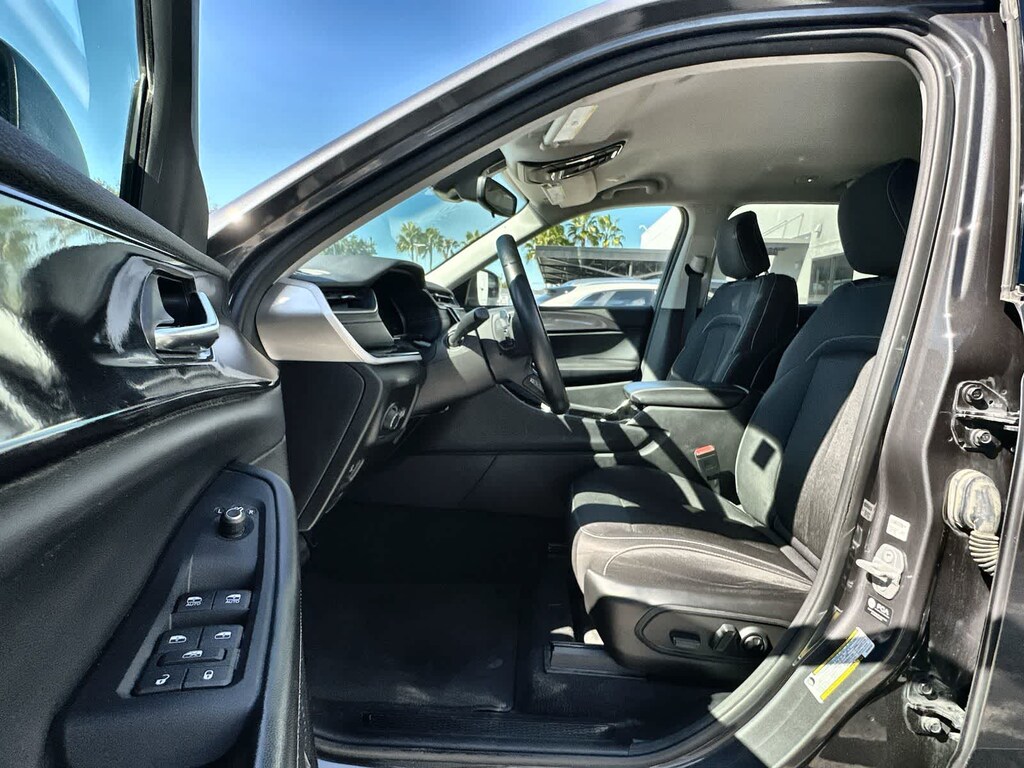 Used 2022 Jeep Grand Cherokee L Laredo SUV