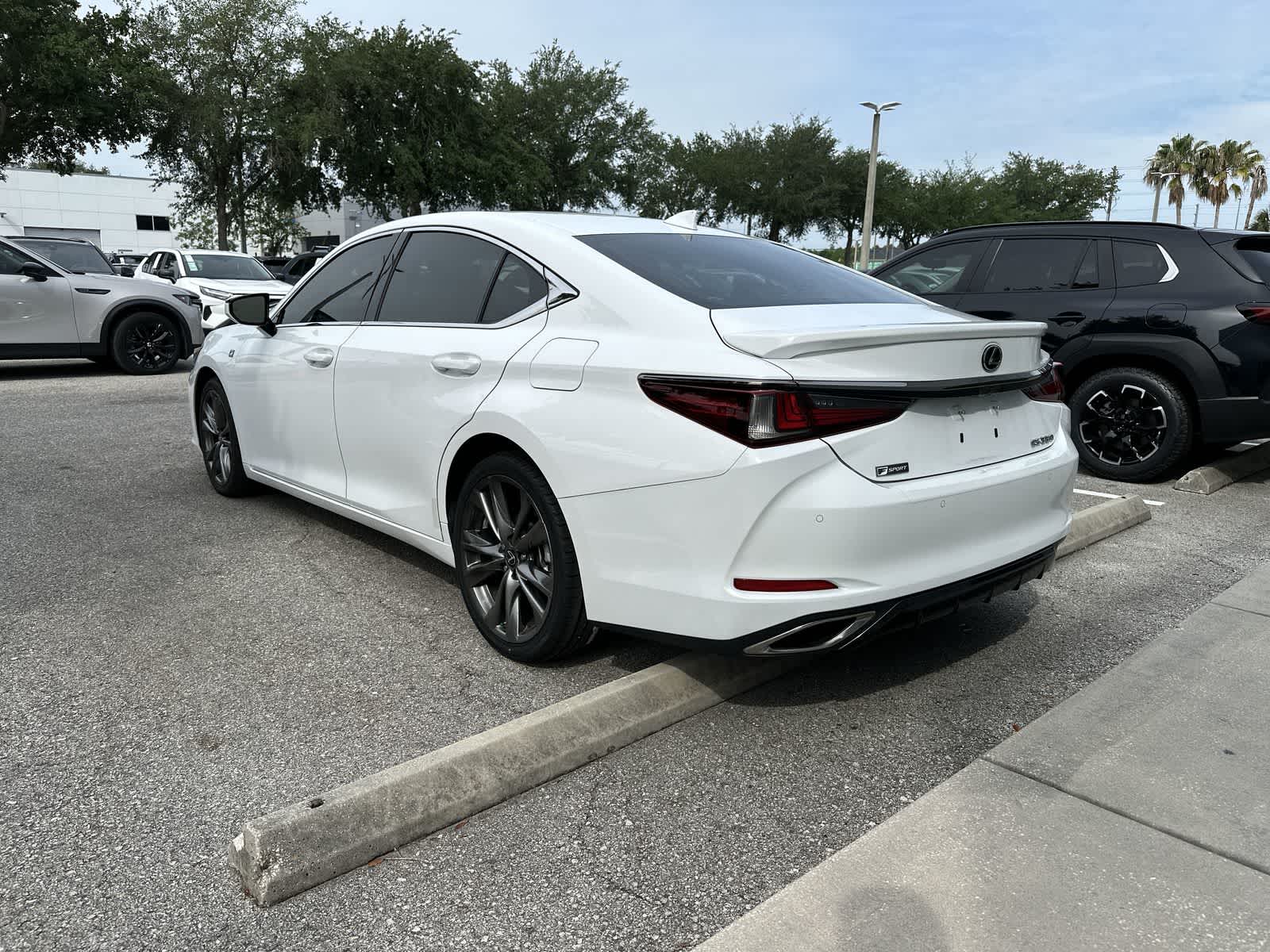 Thumbnail: 2019 Lexus ES - 6