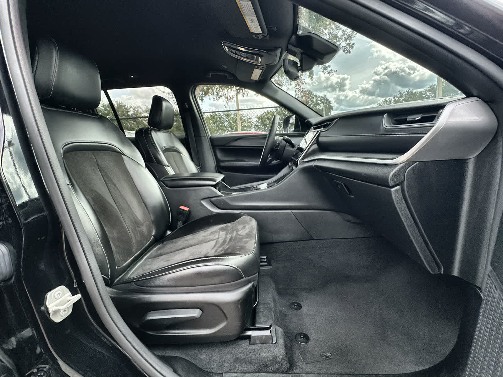 Thumbnail: 2023 Jeep Grand Cherokee - 14