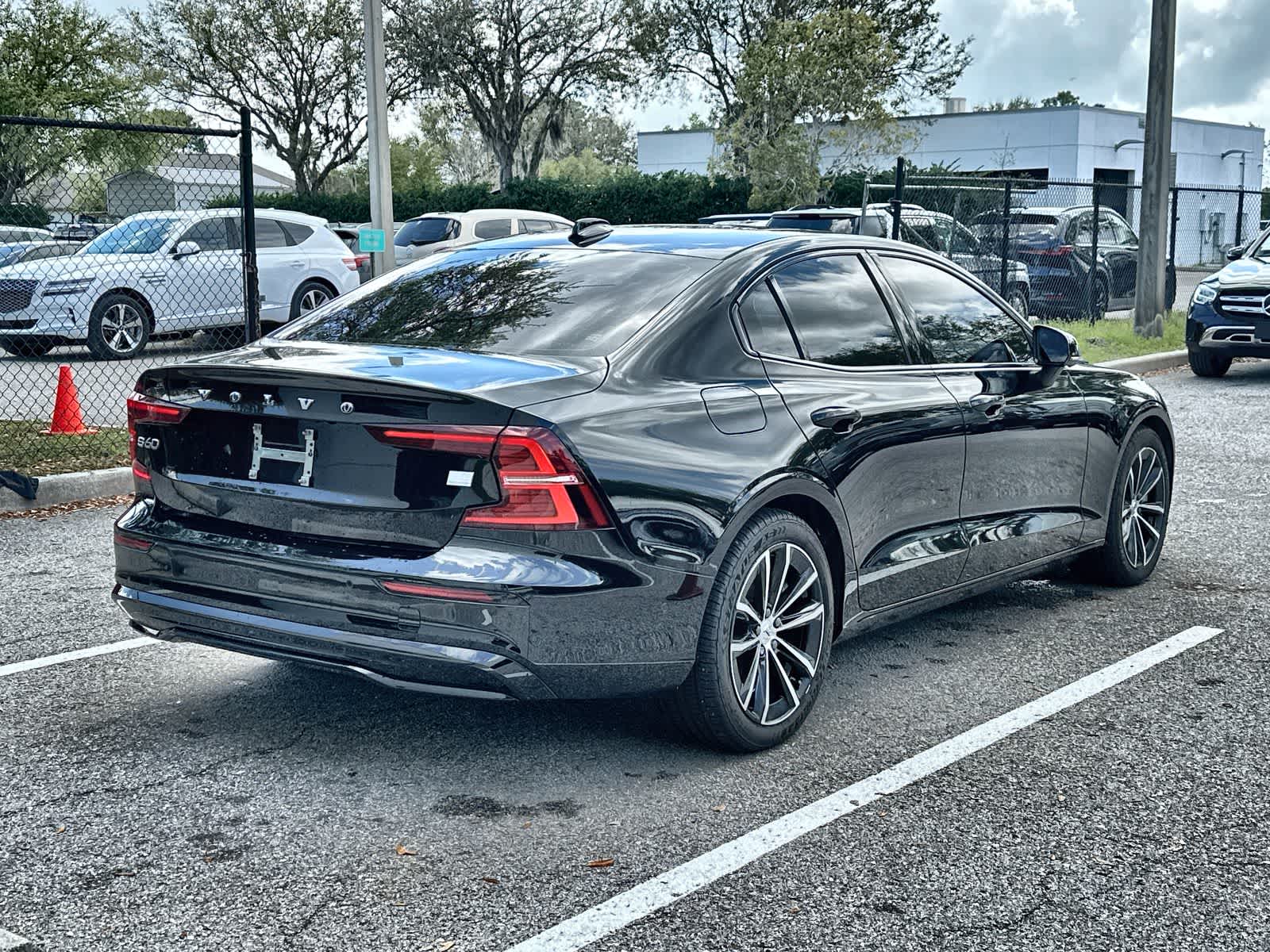 Thumbnail: 2023 Volvo S60 - 8