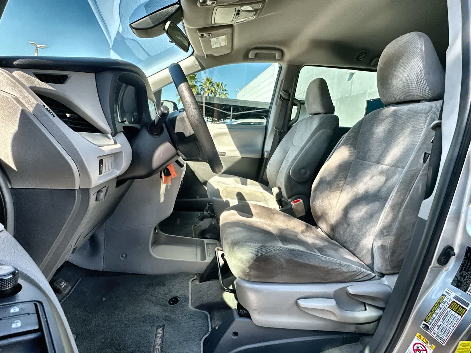 Thumbnail: 2018 Toyota Sienna - 11