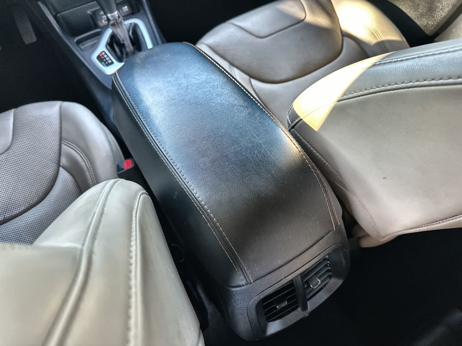 Thumbnail: 2018 Jeep Cherokee - 16