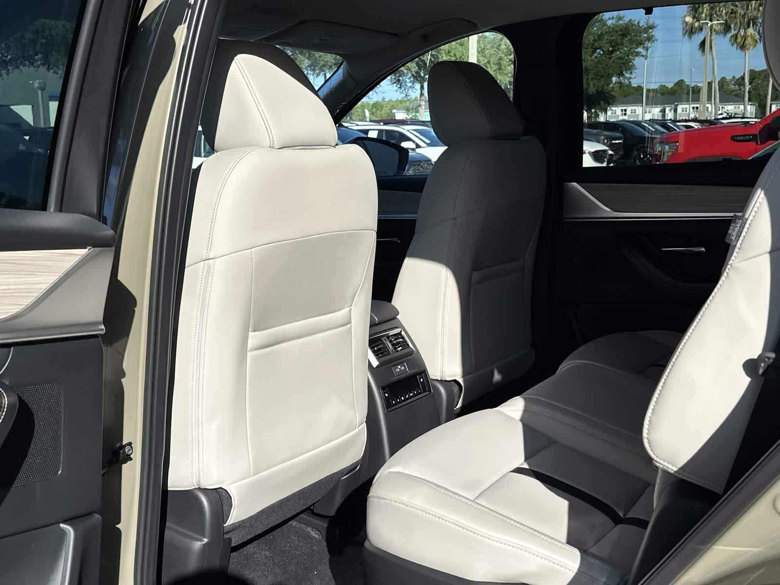Thumbnail: 2026 Mazda CX-70 - 18