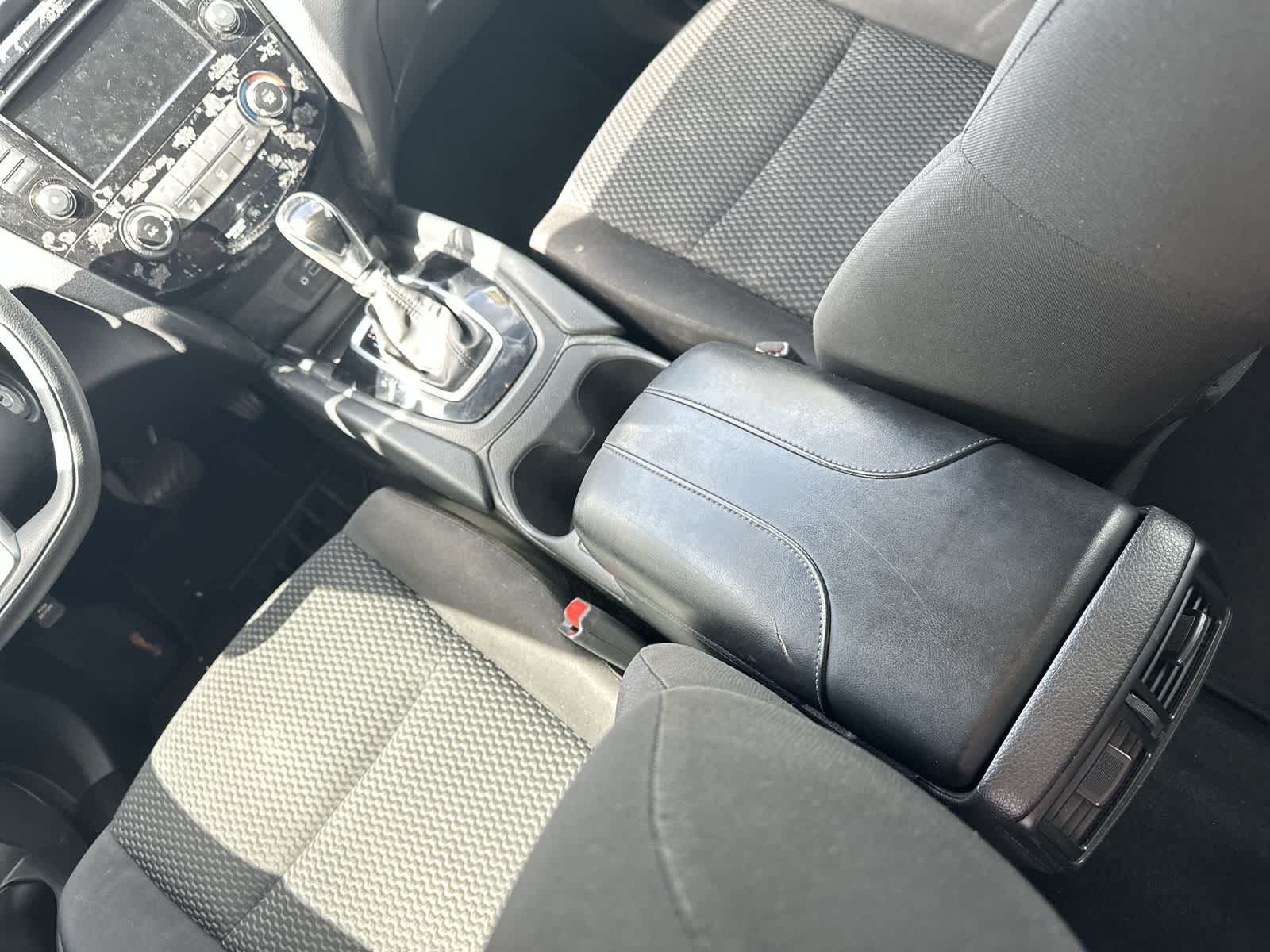 2019 Nissan Rogue Sport S 16