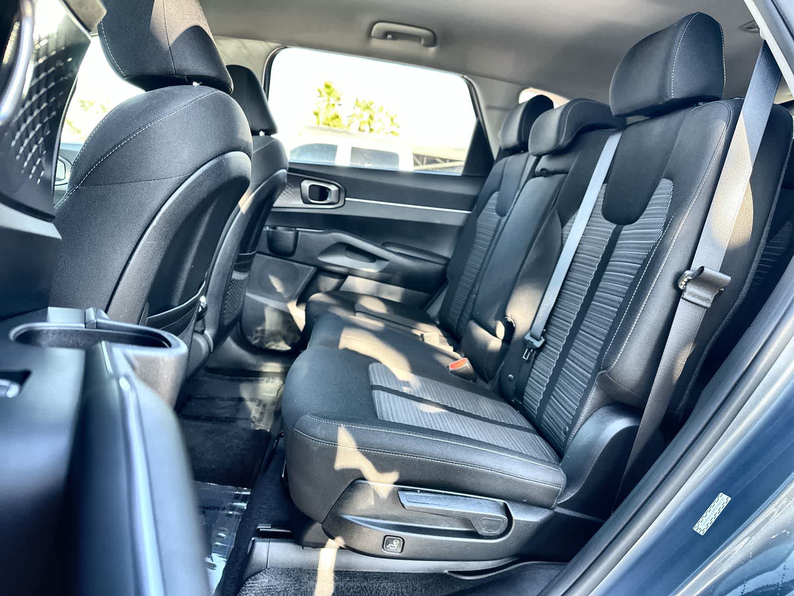 Thumbnail: 2023 Kia Sorento - 4