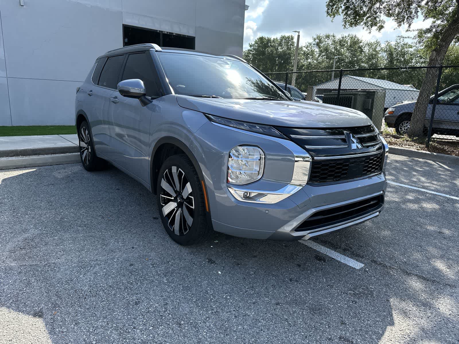 Thumbnail: 2025 Mitsubishi Outlander - 11
