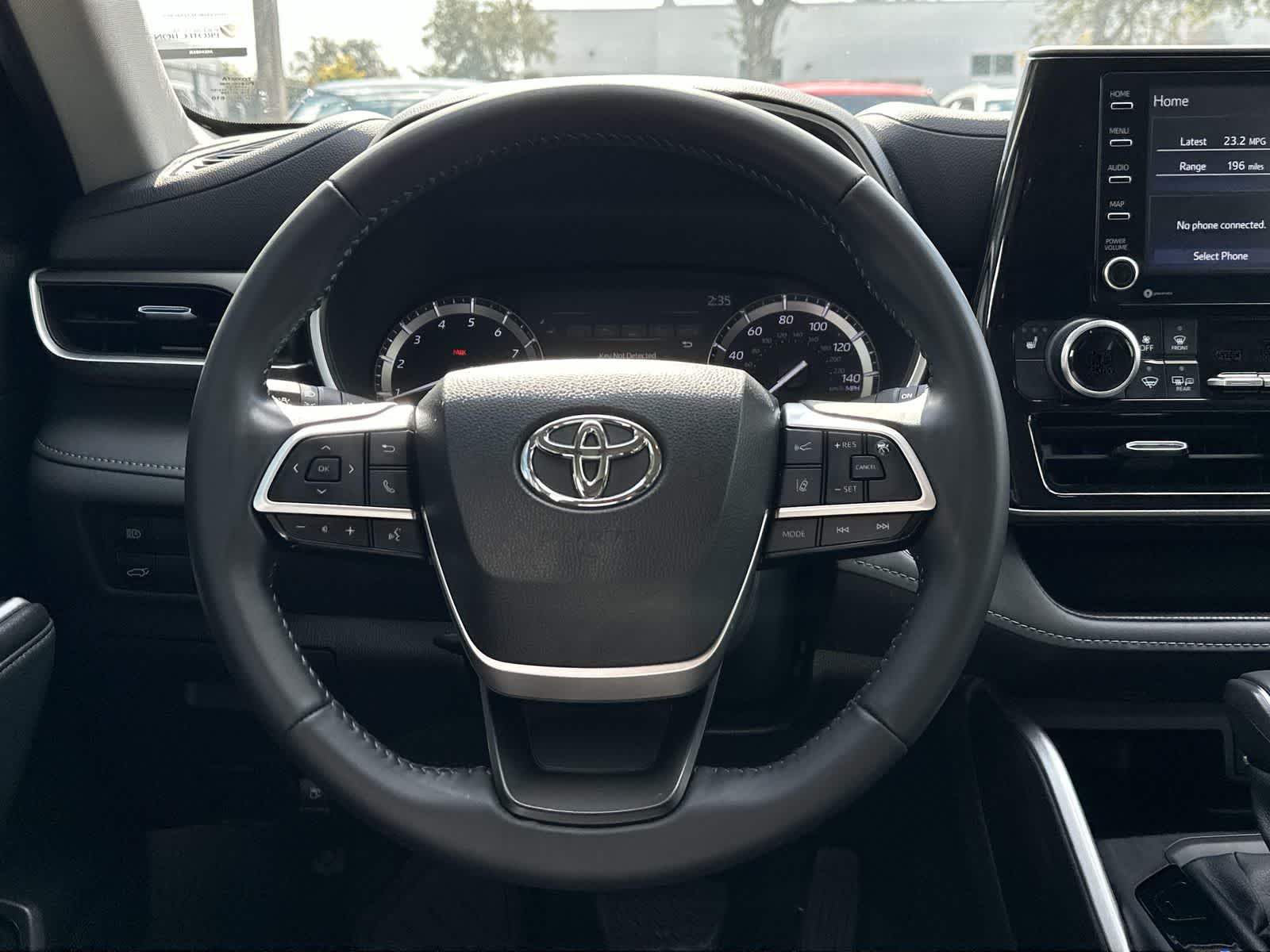 Thumbnail: 2022 Toyota Highlander - 15