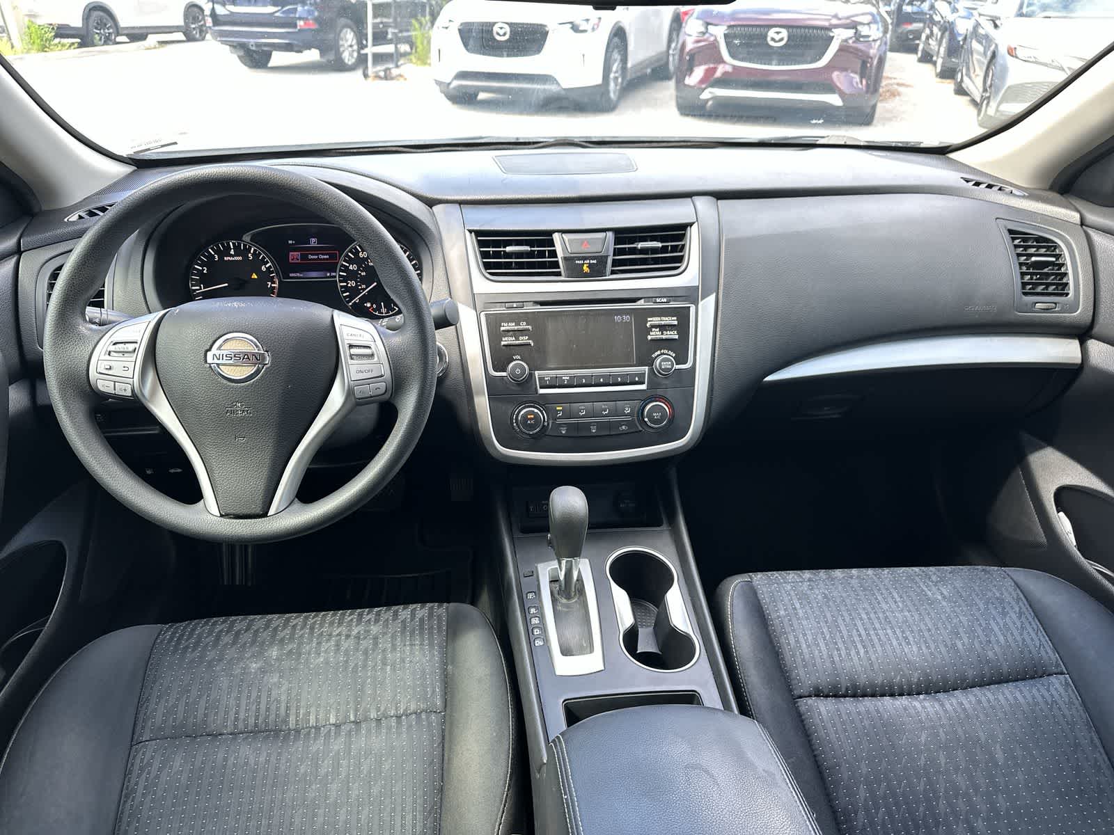 Thumbnail: 2017 Nissan Altima - 10