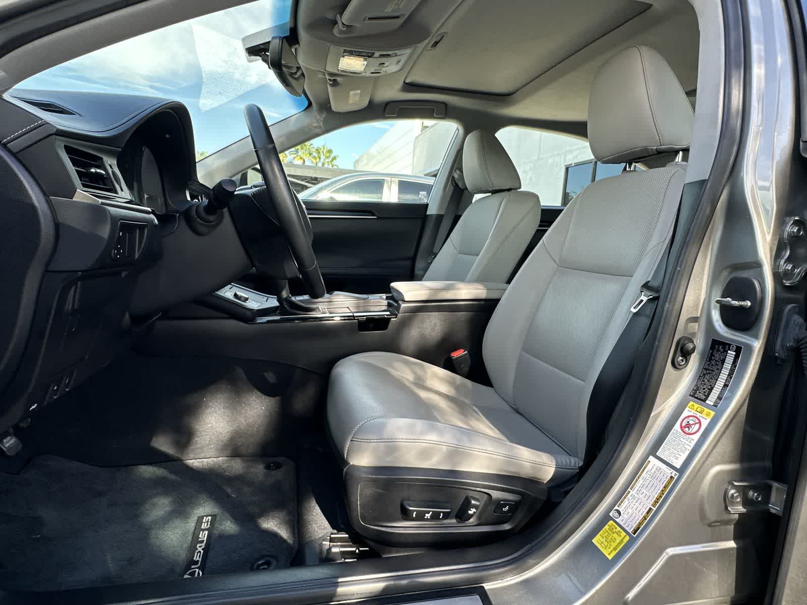 Thumbnail: 2016 Lexus ES - 11