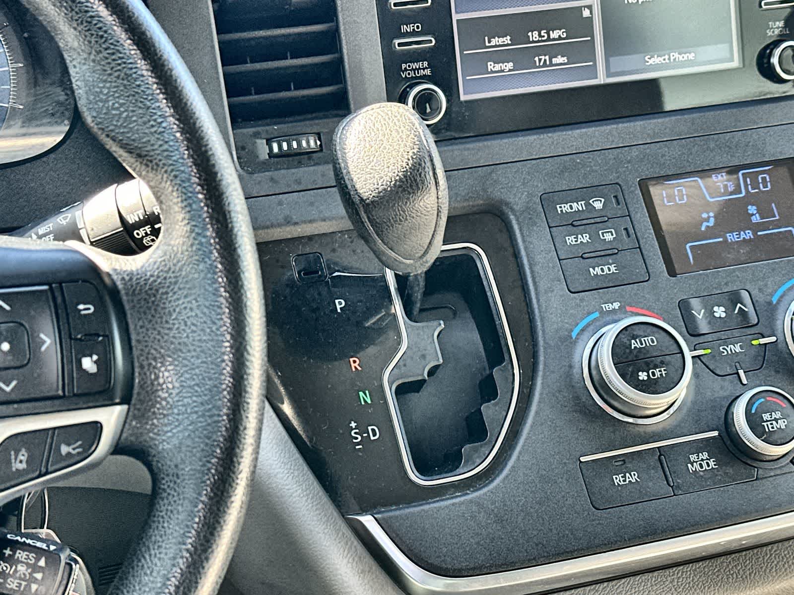 Thumbnail: 2018 Toyota Sienna - 17