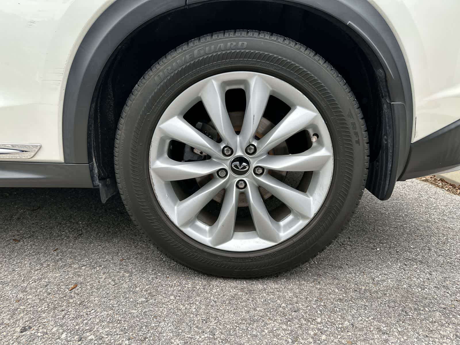2019 INFINITI QX50 Essential 8