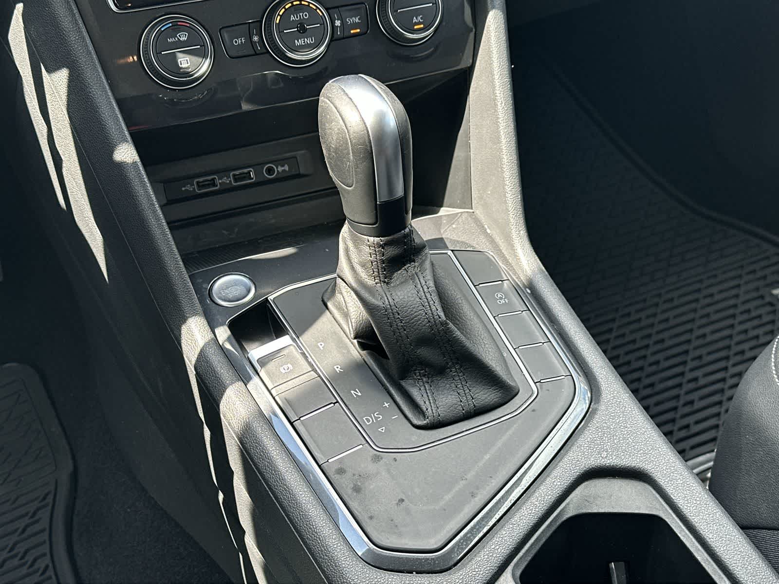 Thumbnail: 2020 Volkswagen Tiguan - 17