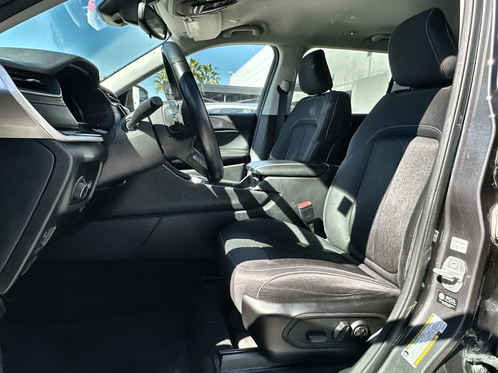 Thumbnail: 2022 Jeep Grand Cherokee L - 11