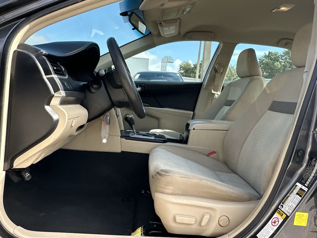 Used 2014 Toyota Camry SE Sedan