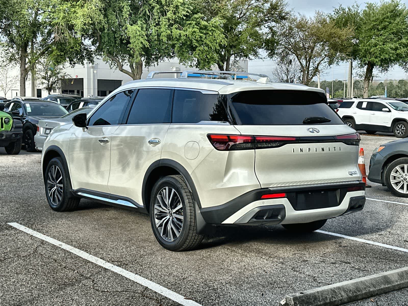 Thumbnail: 2023 INFINITI QX60 - 6