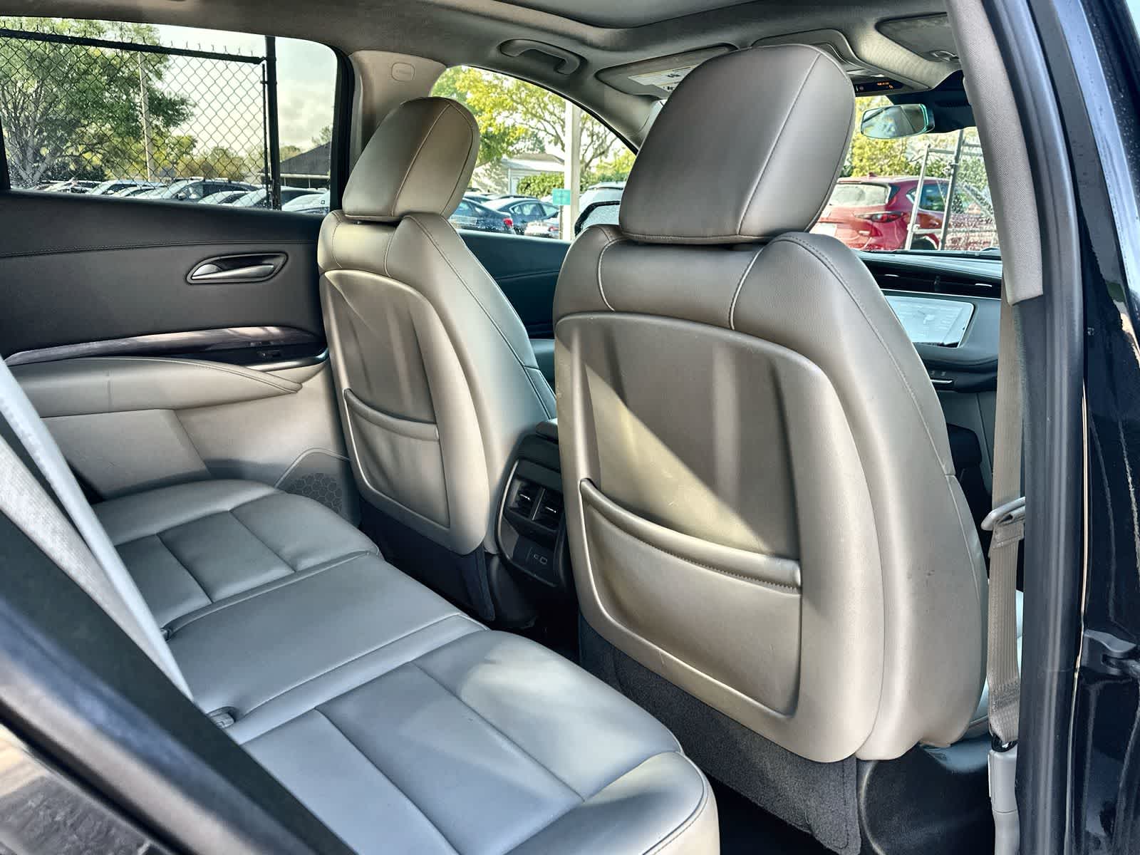 Thumbnail: 2022 Cadillac XT4 - 17