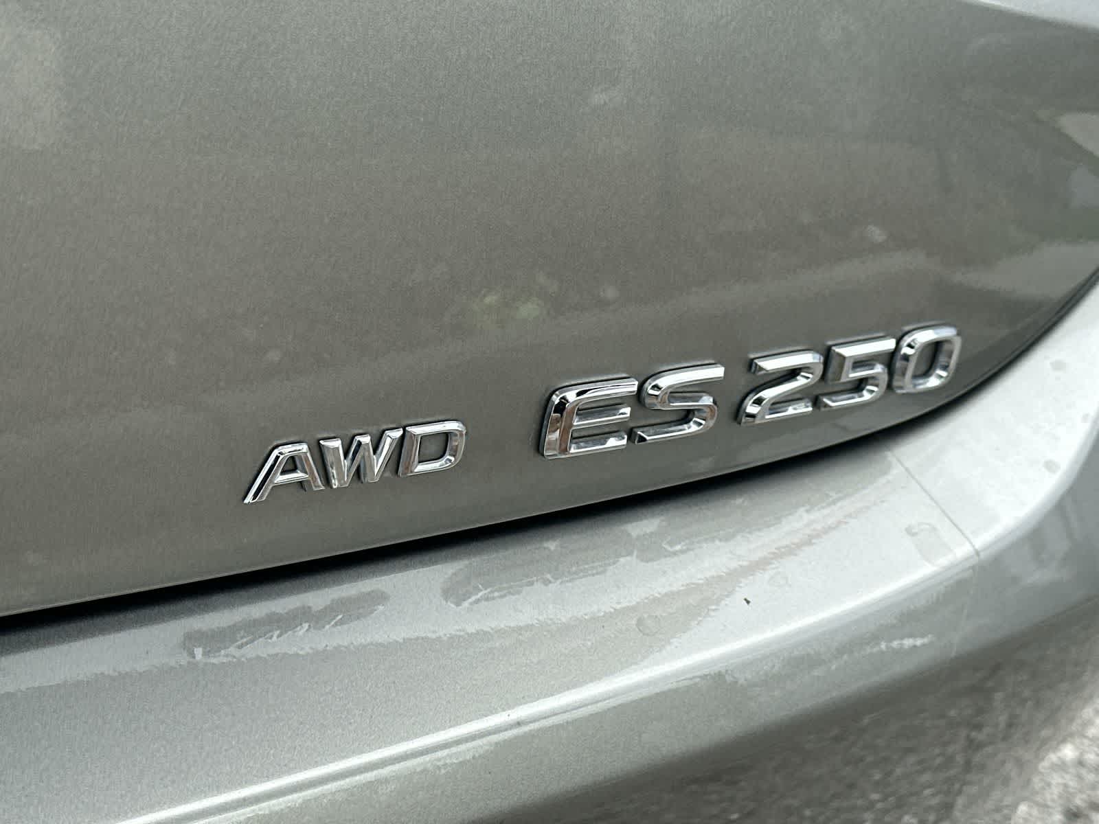 Thumbnail: 2021 Lexus ES - 14