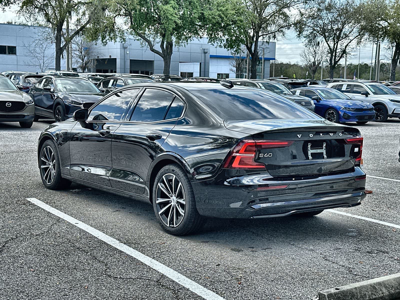 Thumbnail: 2023 Volvo S60 - 6