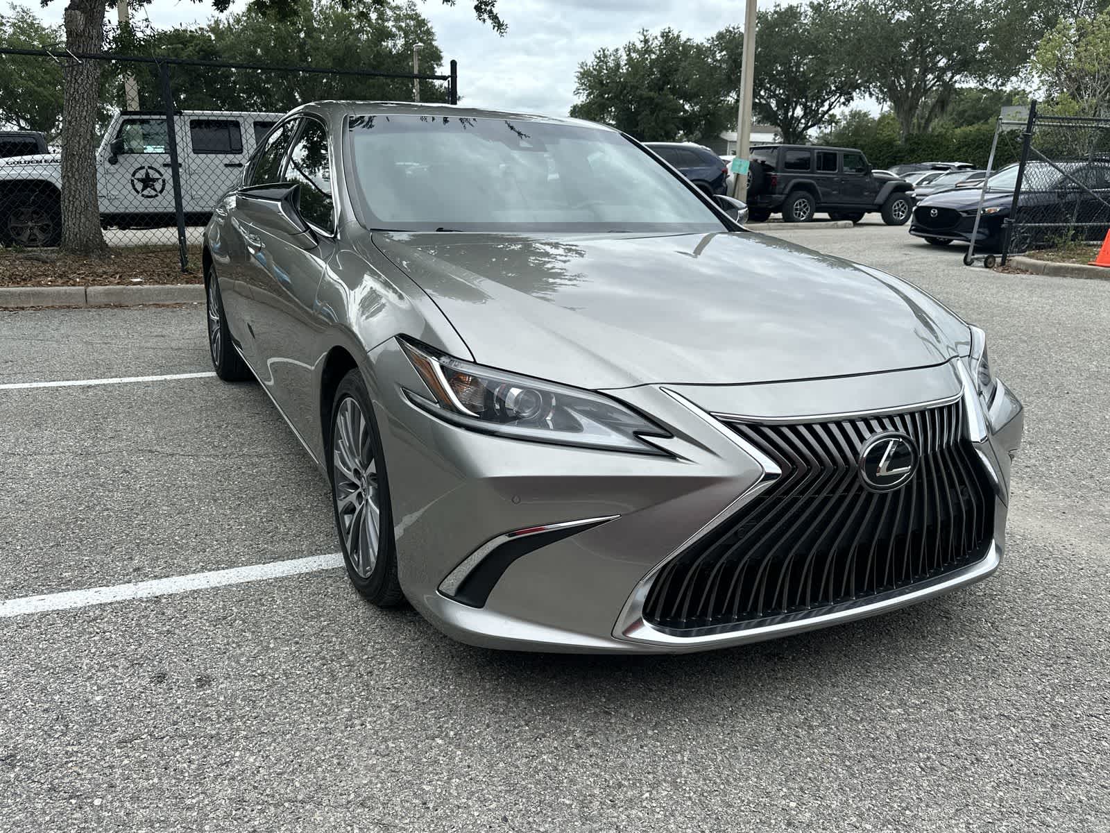 Thumbnail: 2021 Lexus ES - 10