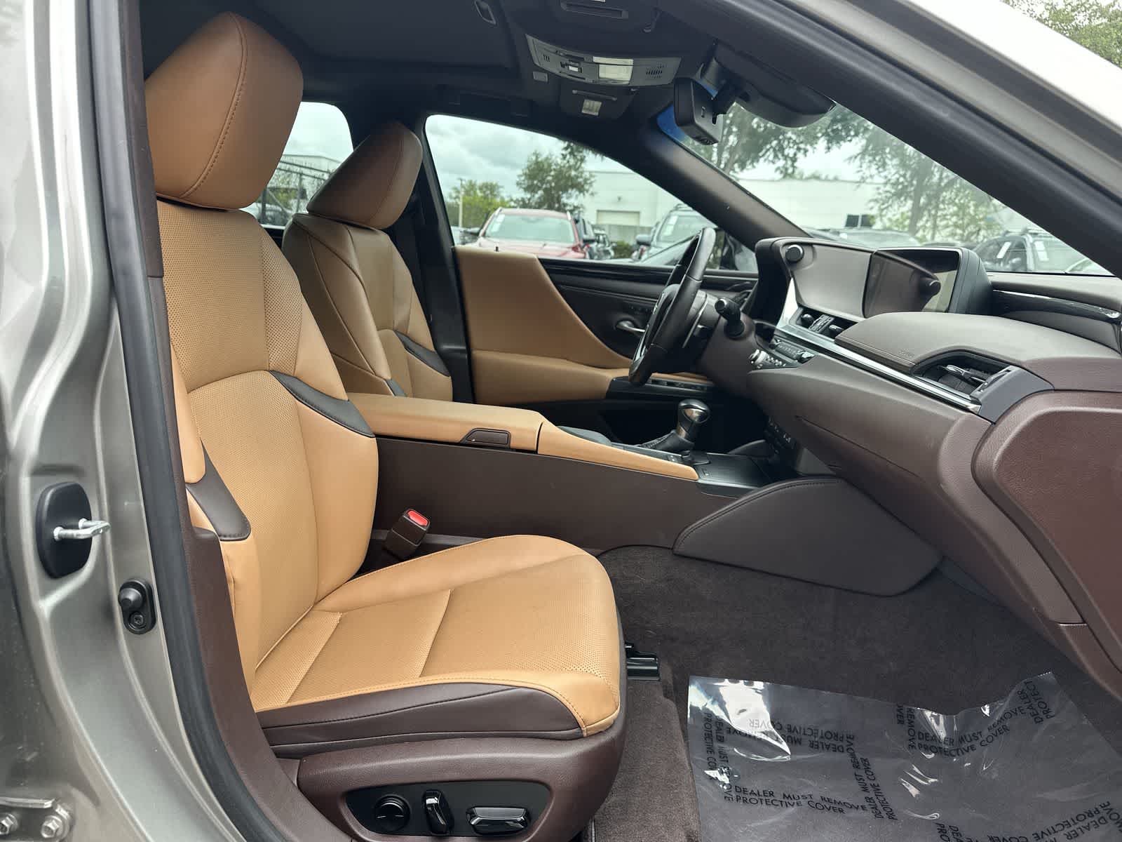 Thumbnail: 2021 Lexus ES - 8