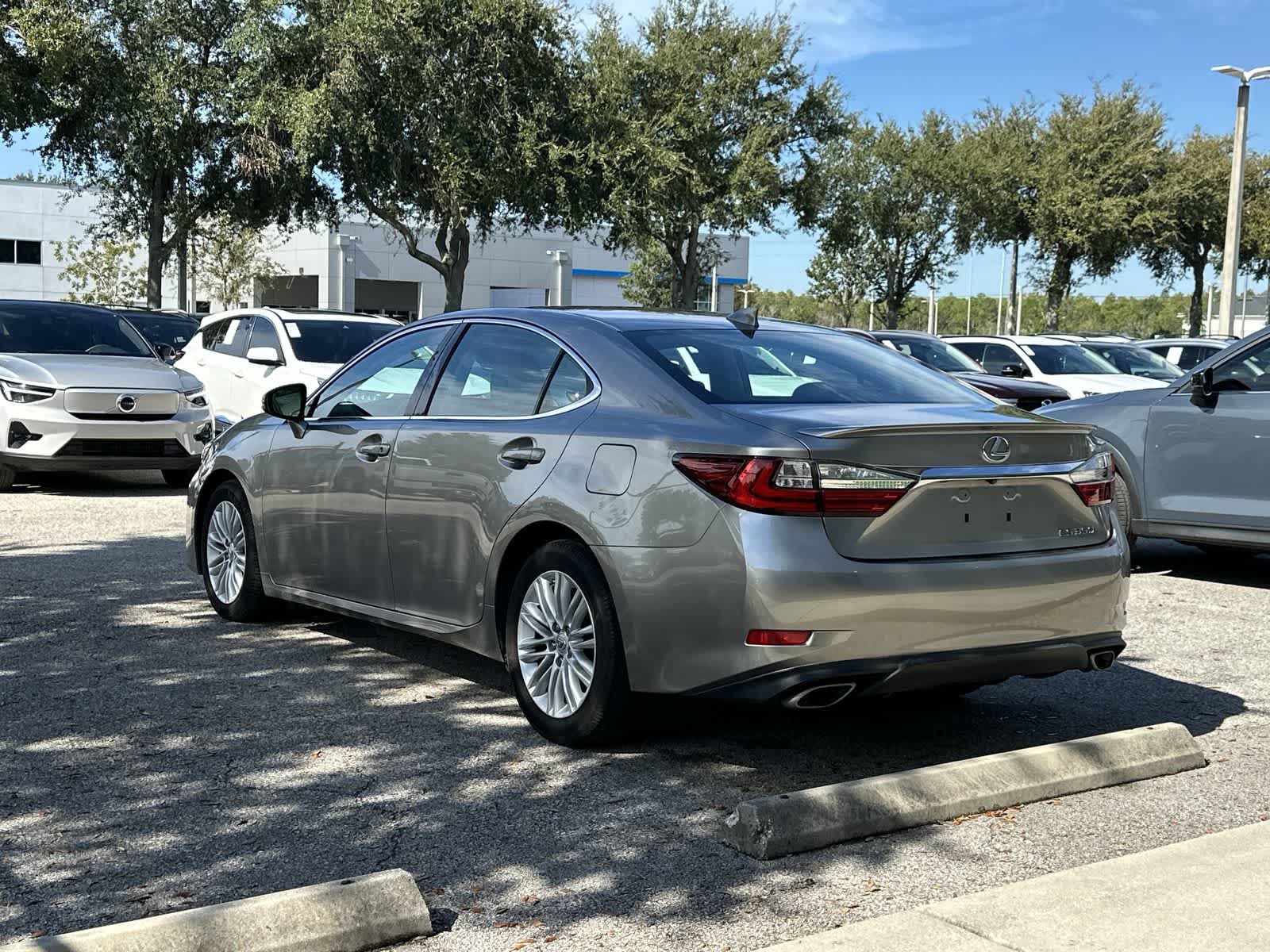 Thumbnail: 2016 Lexus ES - 4