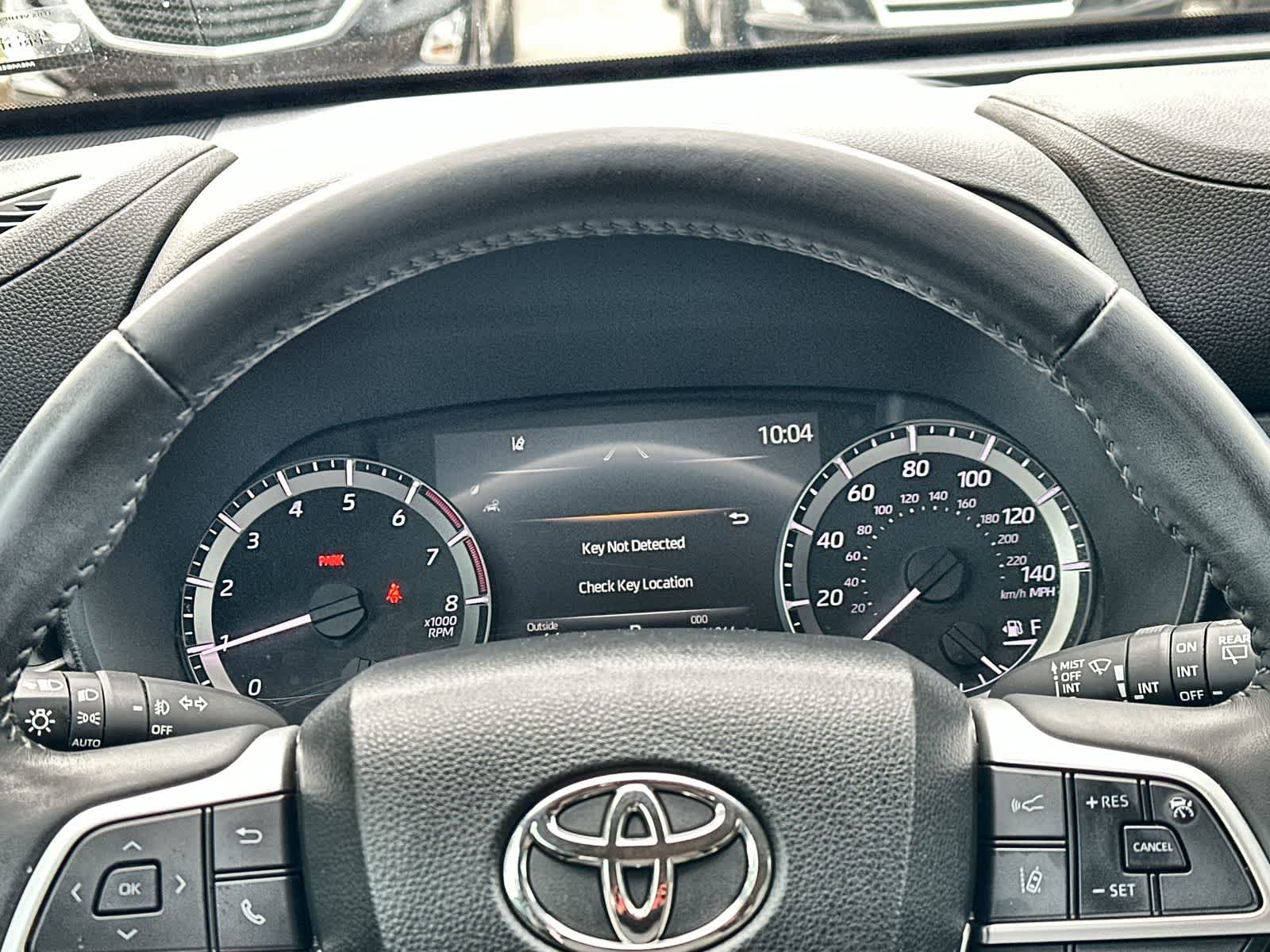 Thumbnail: 2023 Toyota Highlander - 18