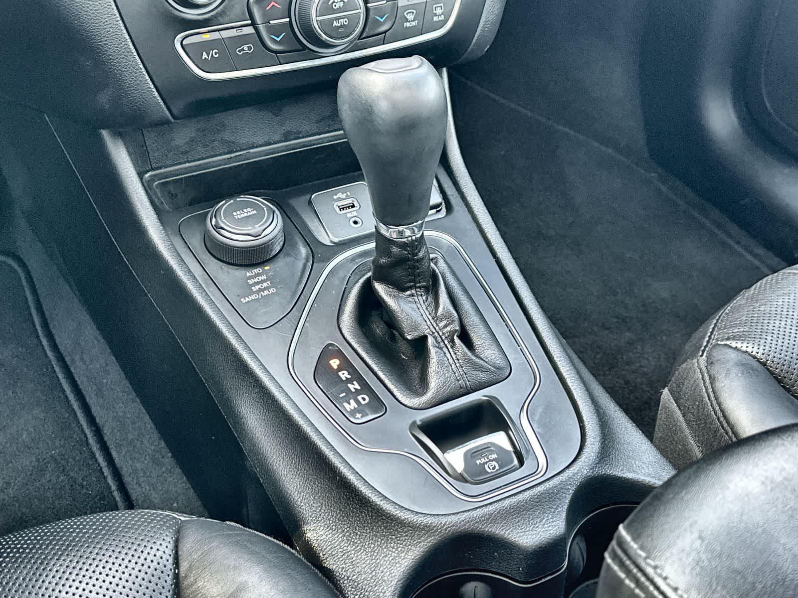 Thumbnail: 2019 Jeep Cherokee - 17