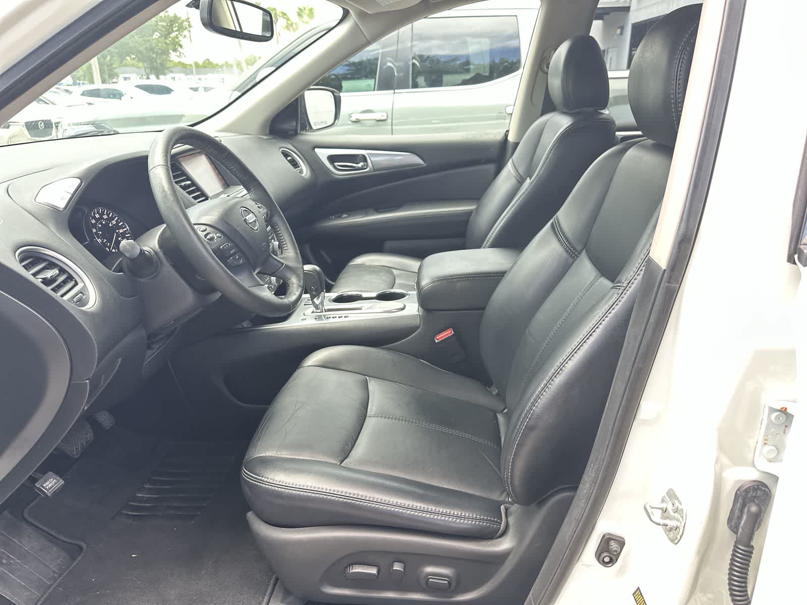2019 Nissan Pathfinder SL 11