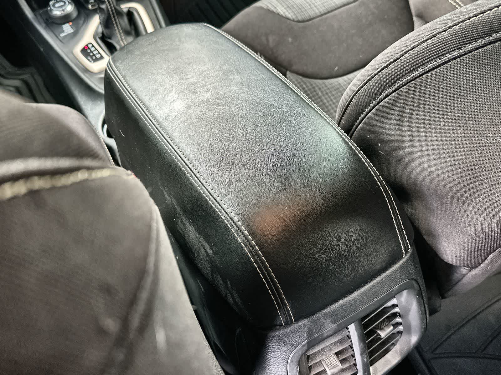 Thumbnail: 2016 Jeep Cherokee - 22