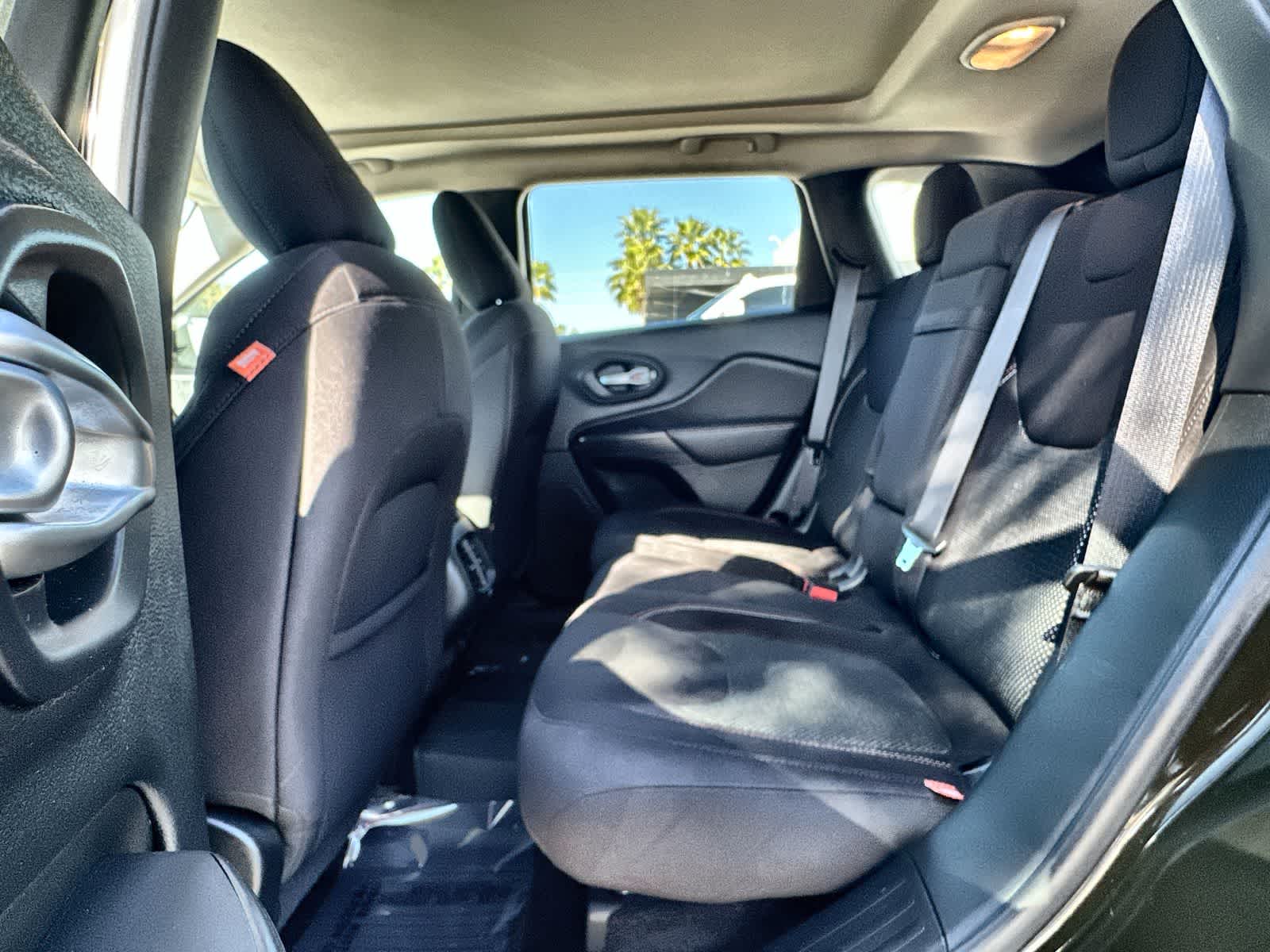 Thumbnail: 2016 Jeep Cherokee - 19