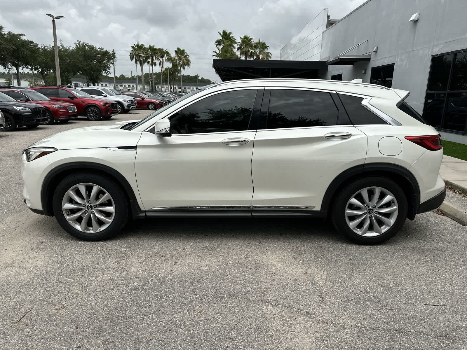 2019 INFINITI QX50 Essential 3
