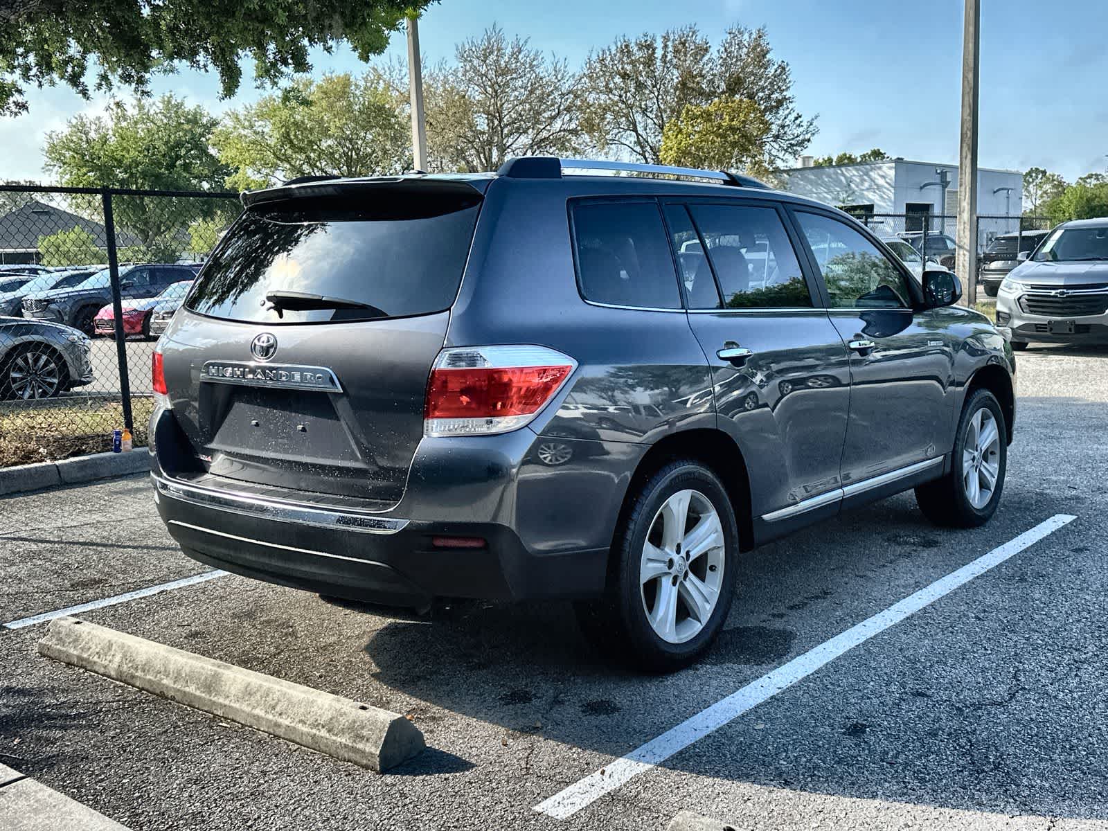 Thumbnail: 2013 Toyota Highlander - 9