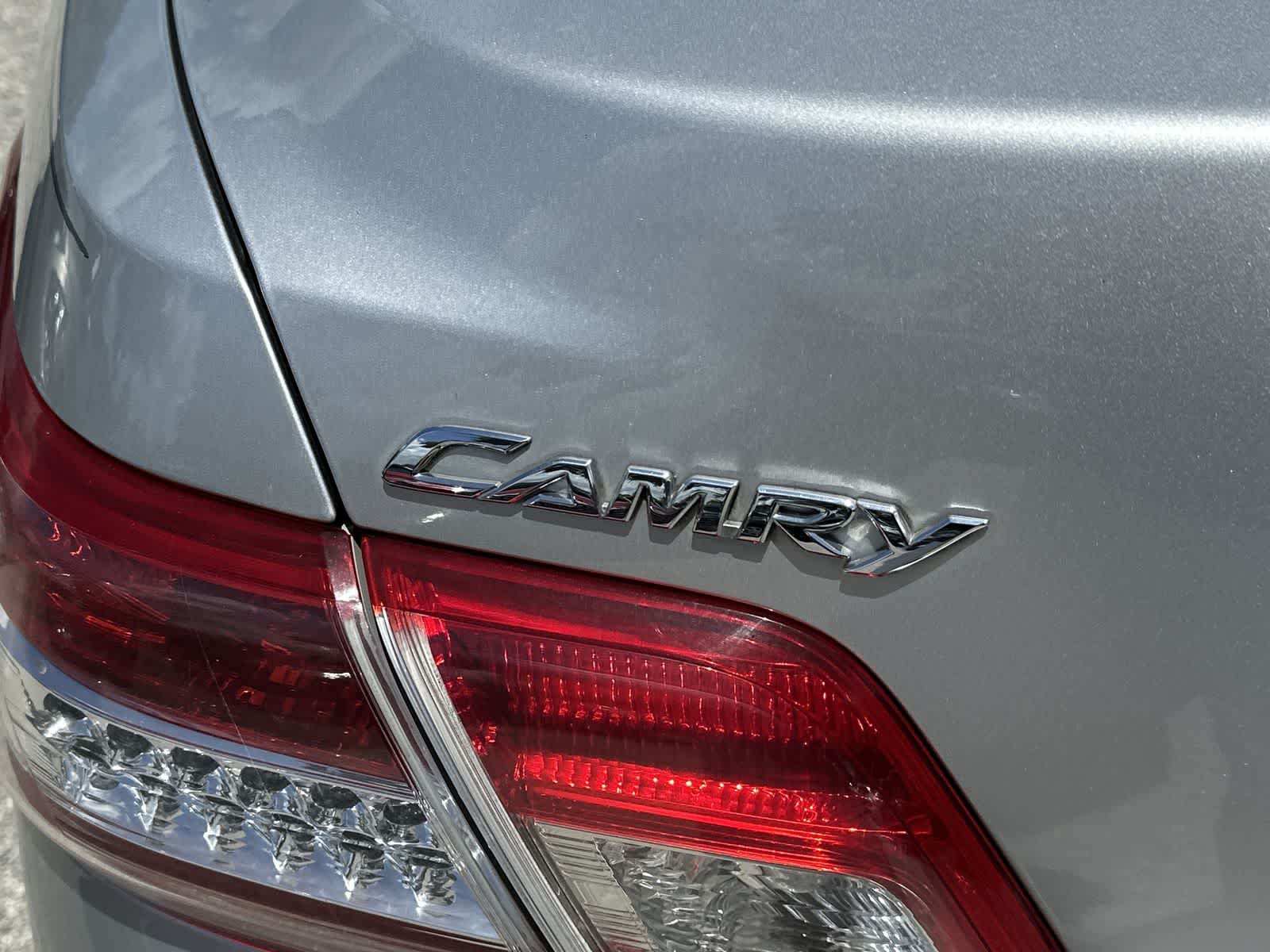 2010 Toyota Camry LE 6