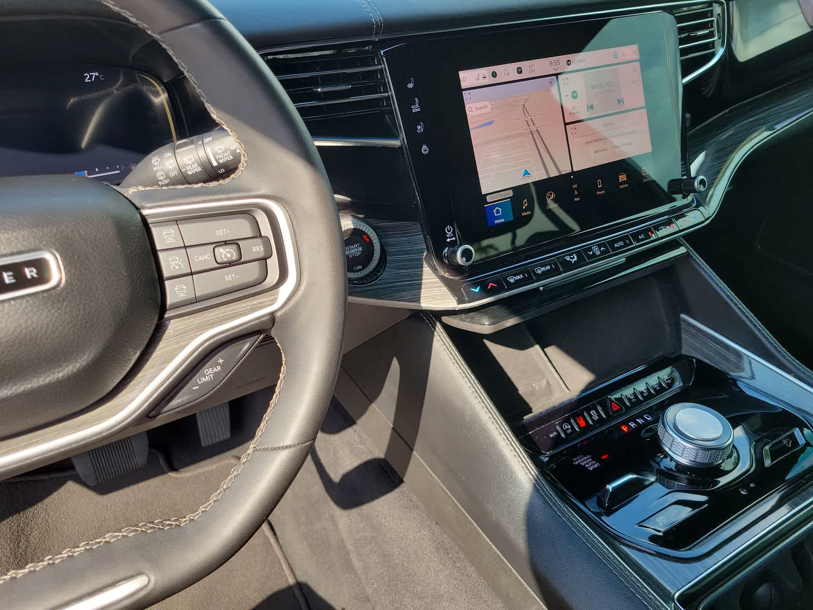 Thumbnail: 2022 Jeep Wagoneer - 23