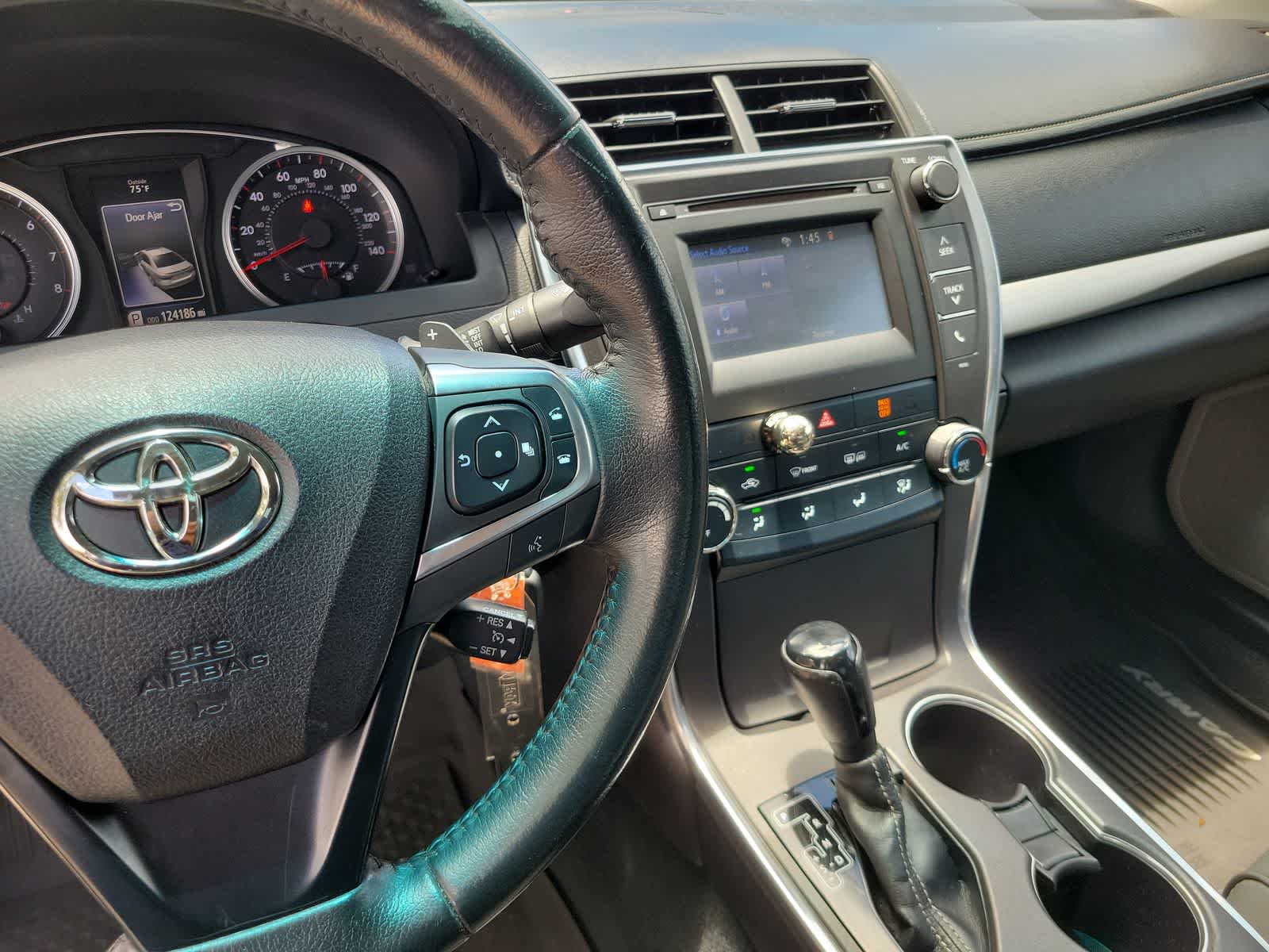 Thumbnail: 2015 Toyota Camry - 23