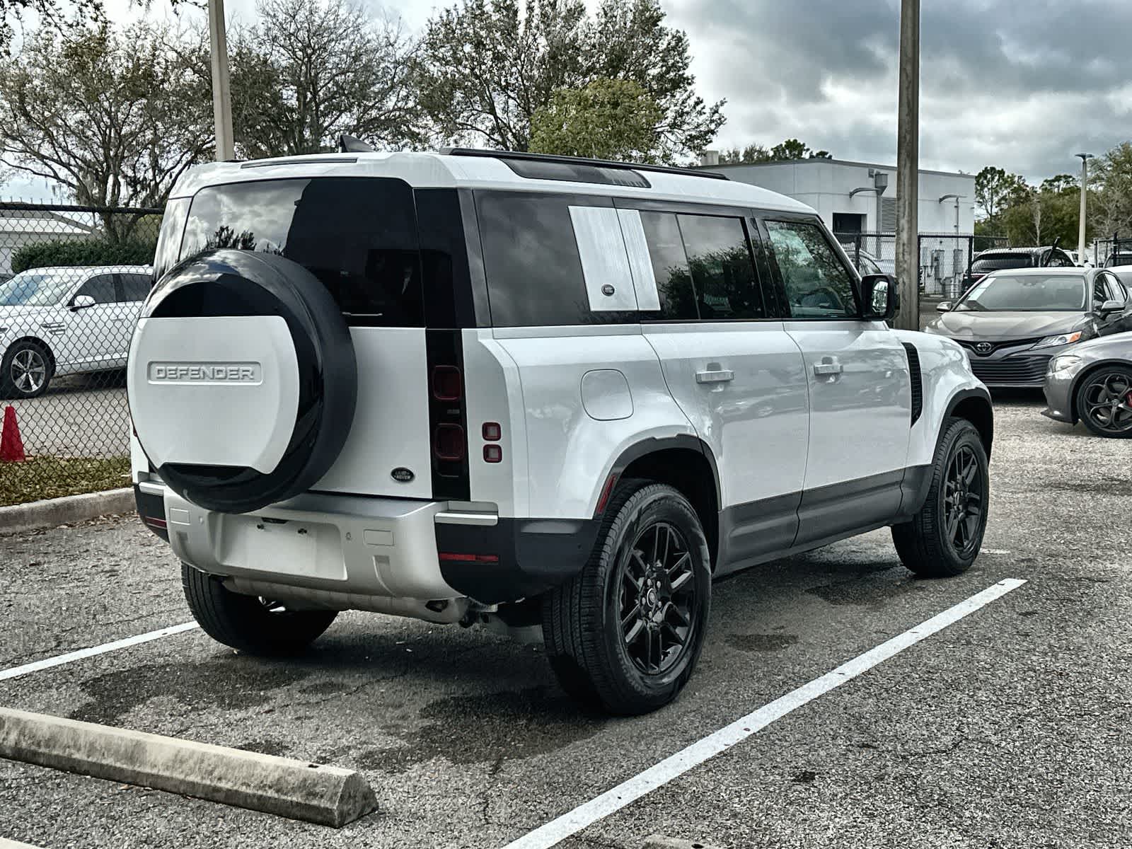 Thumbnail: 2023 Land Rover Defender - 8