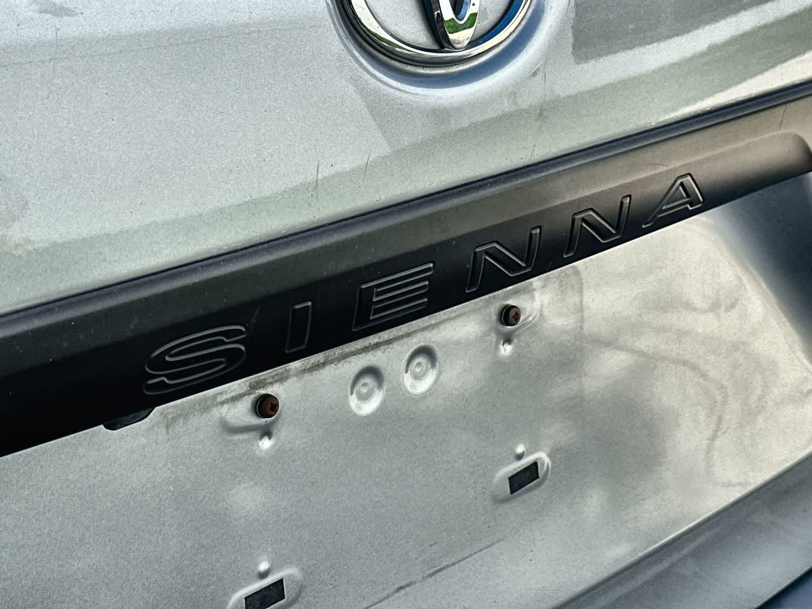 Thumbnail: 2018 Toyota Sienna - 7