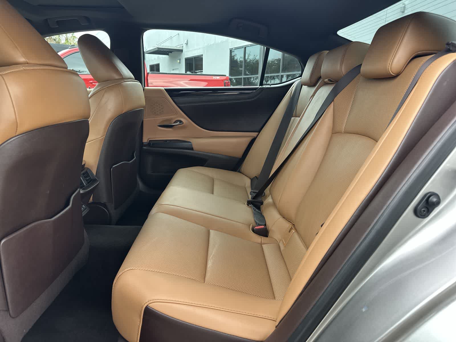 Thumbnail: 2021 Lexus ES - 3