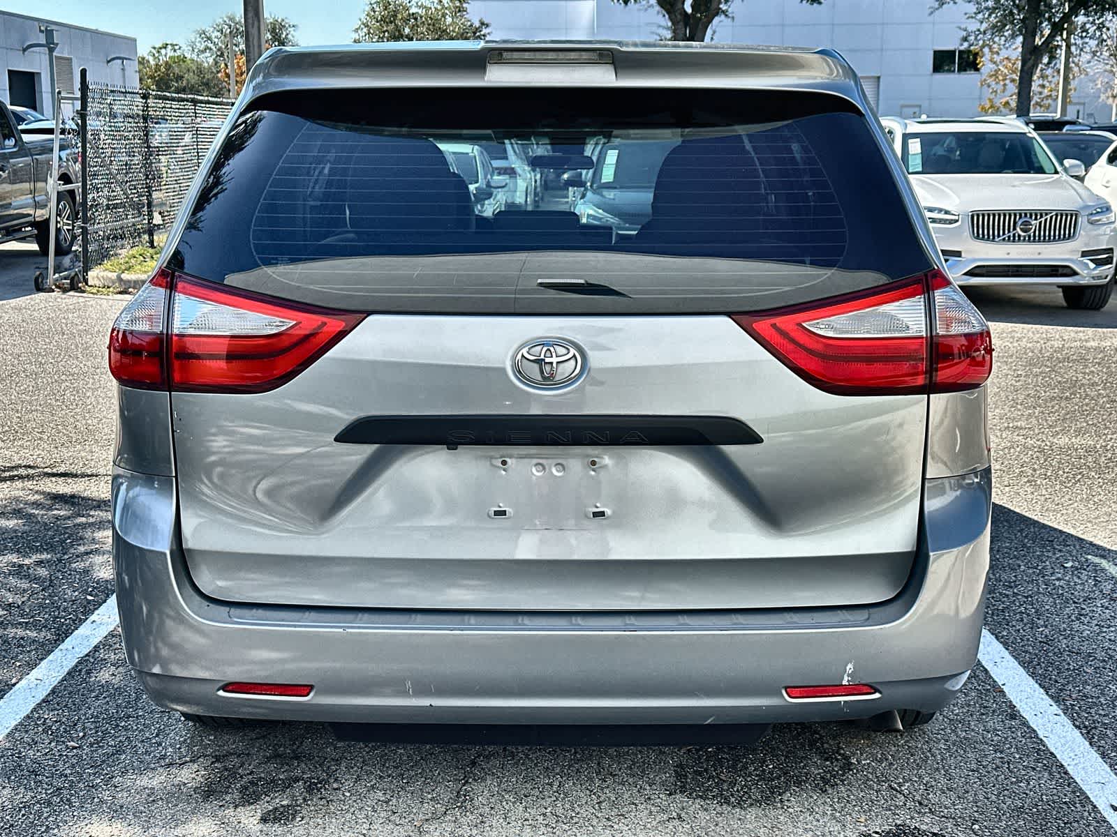 Thumbnail: 2018 Toyota Sienna - 5