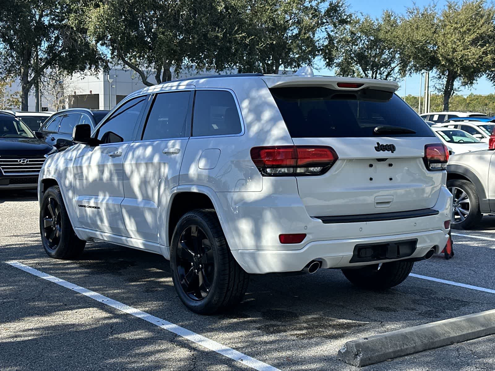 Thumbnail: 2015 Jeep Grand Cherokee - 5