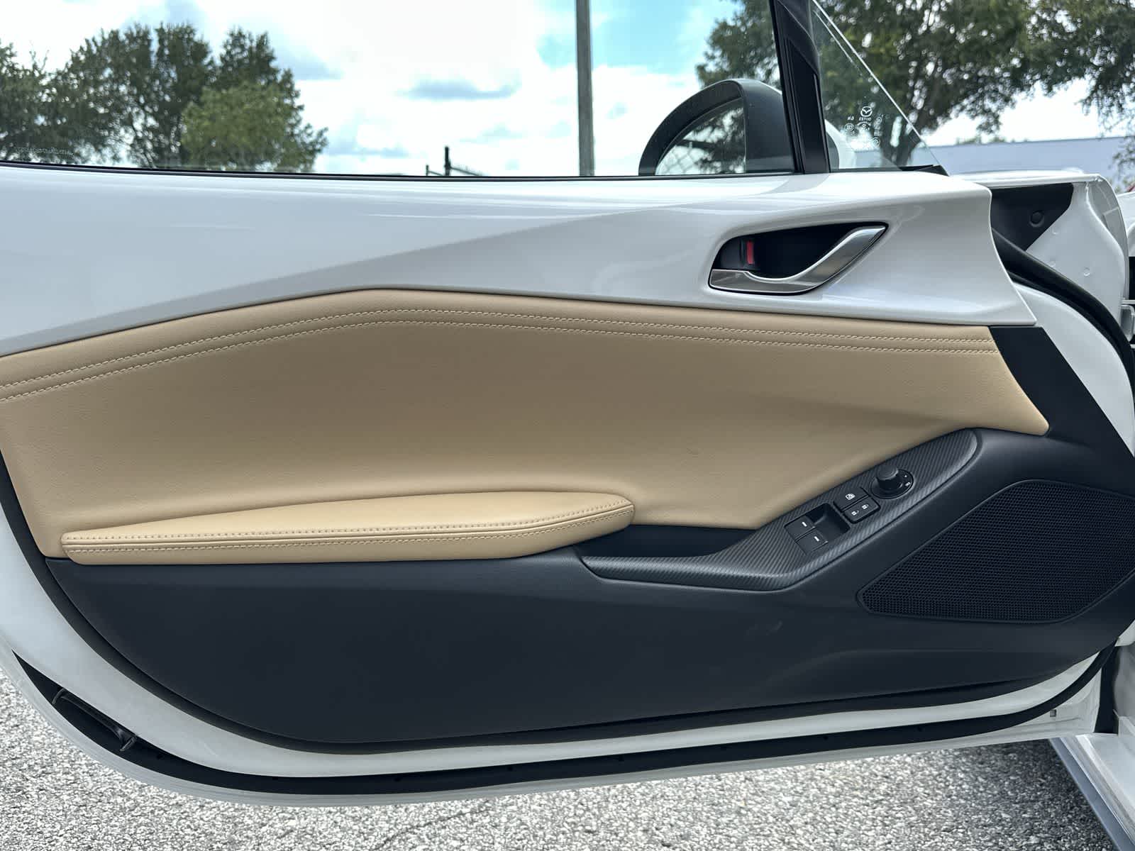 Thumbnail: 2025 Mazda MX-5 Miata - 13