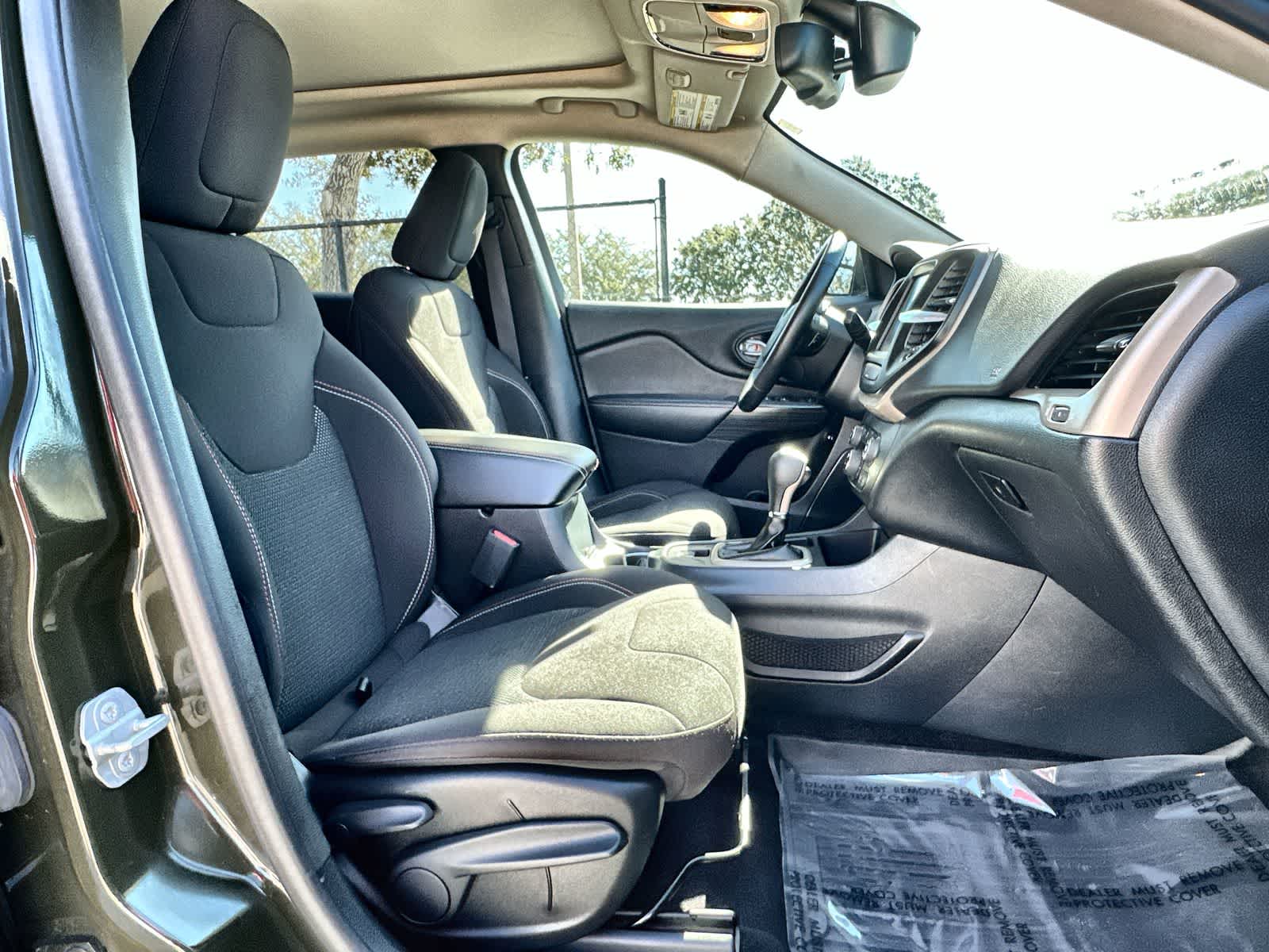 Thumbnail: 2016 Jeep Cherokee - 20