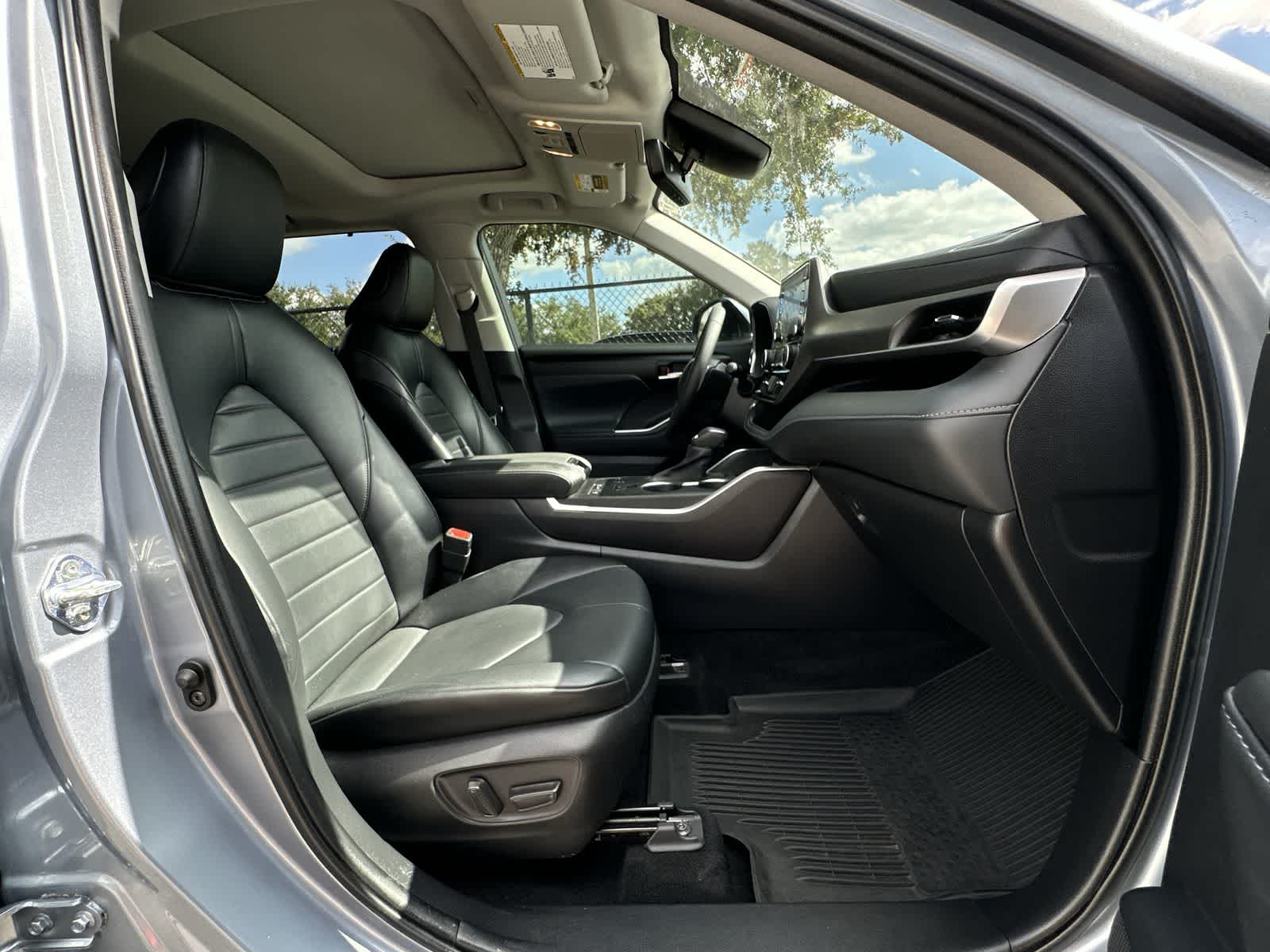 Thumbnail: 2022 Toyota Highlander - 14