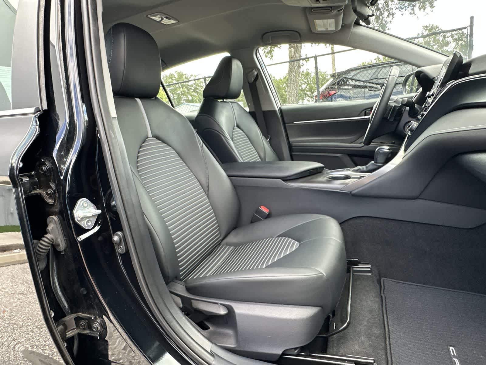 Thumbnail: 2022 Toyota Camry - 14