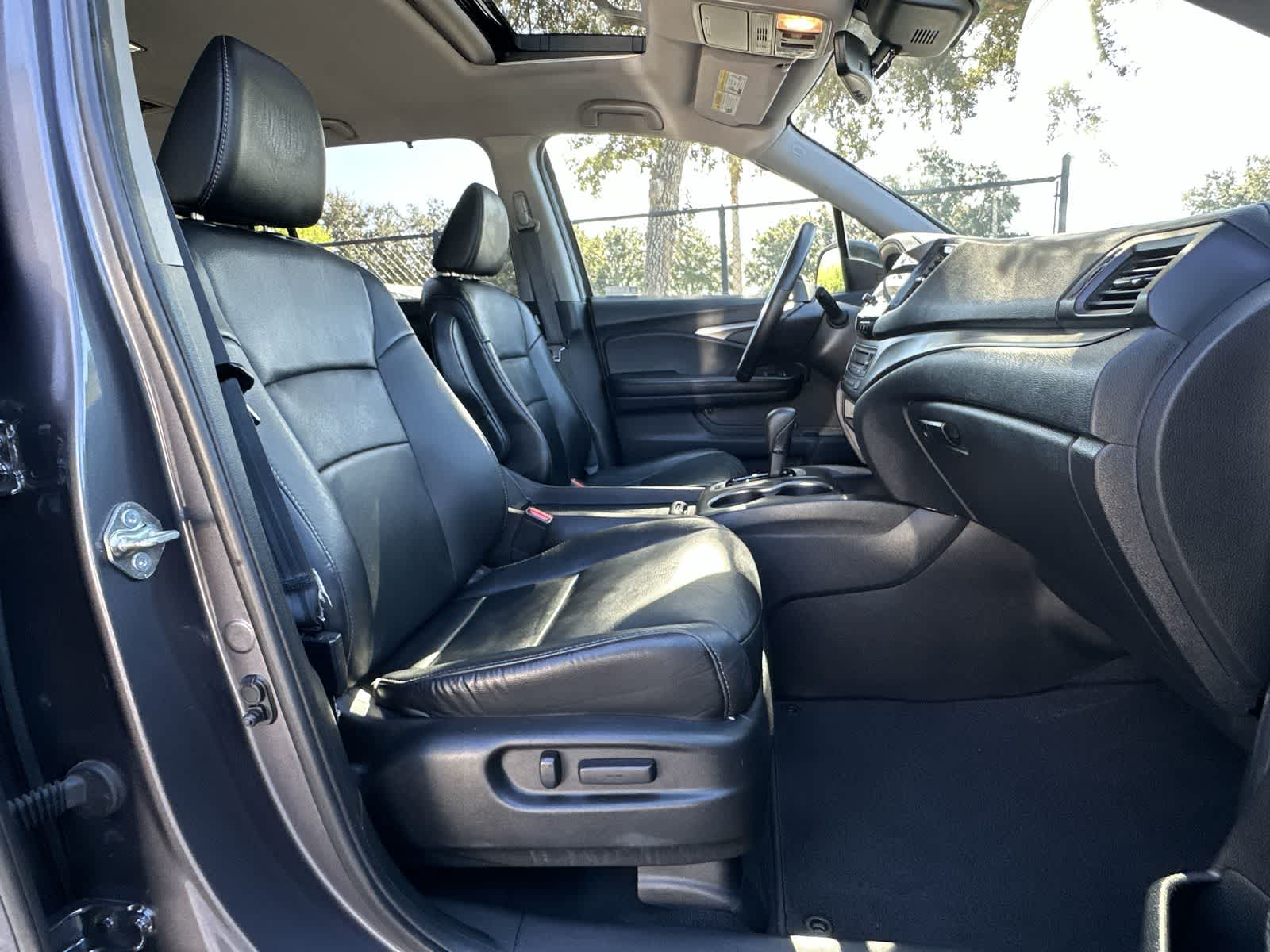 Thumbnail: 2019 Honda Pilot - 14