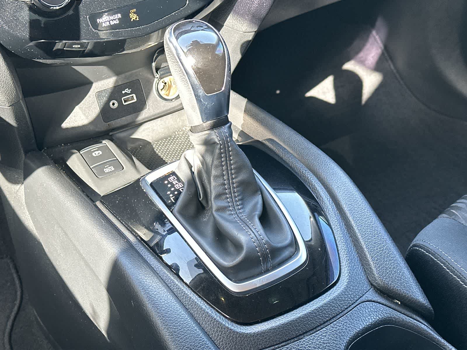 Thumbnail: 2019 Nissan Rogue - 17