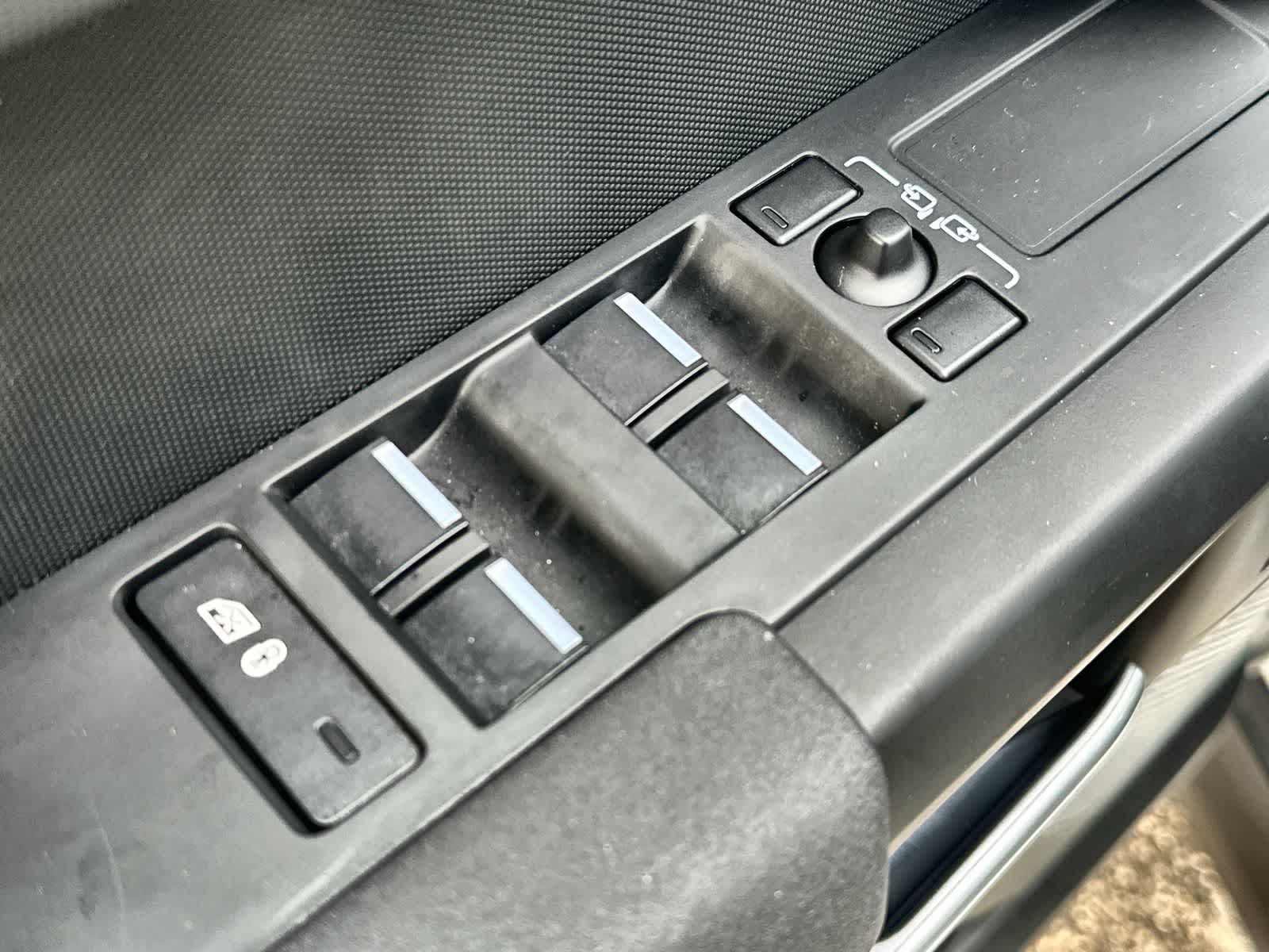 Thumbnail: 2023 Land Rover Defender - 28